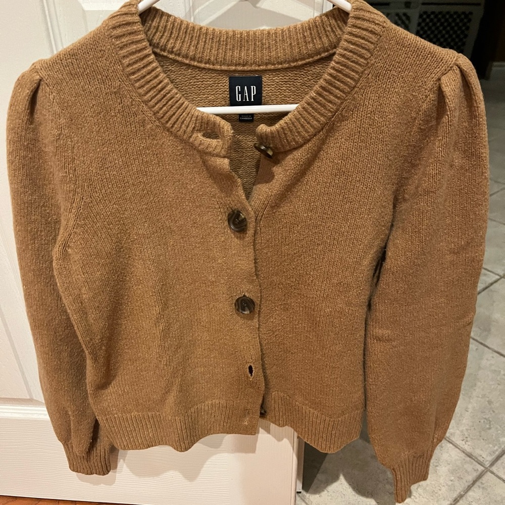 Cozy beautiful button up sweater with puffy sleeves from Gap size small